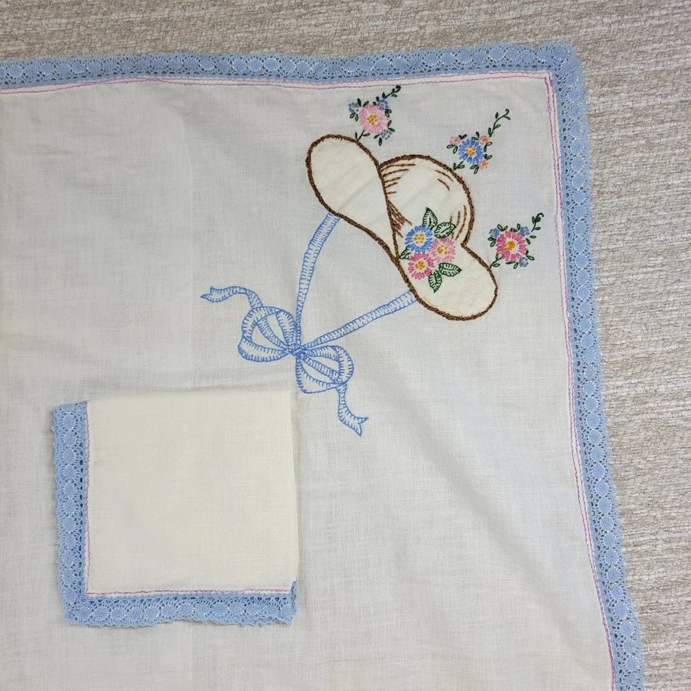 Vintage Embroidered Linen Tablecloth 4 Napkins Floral Hat Blue Lace Handmade Set